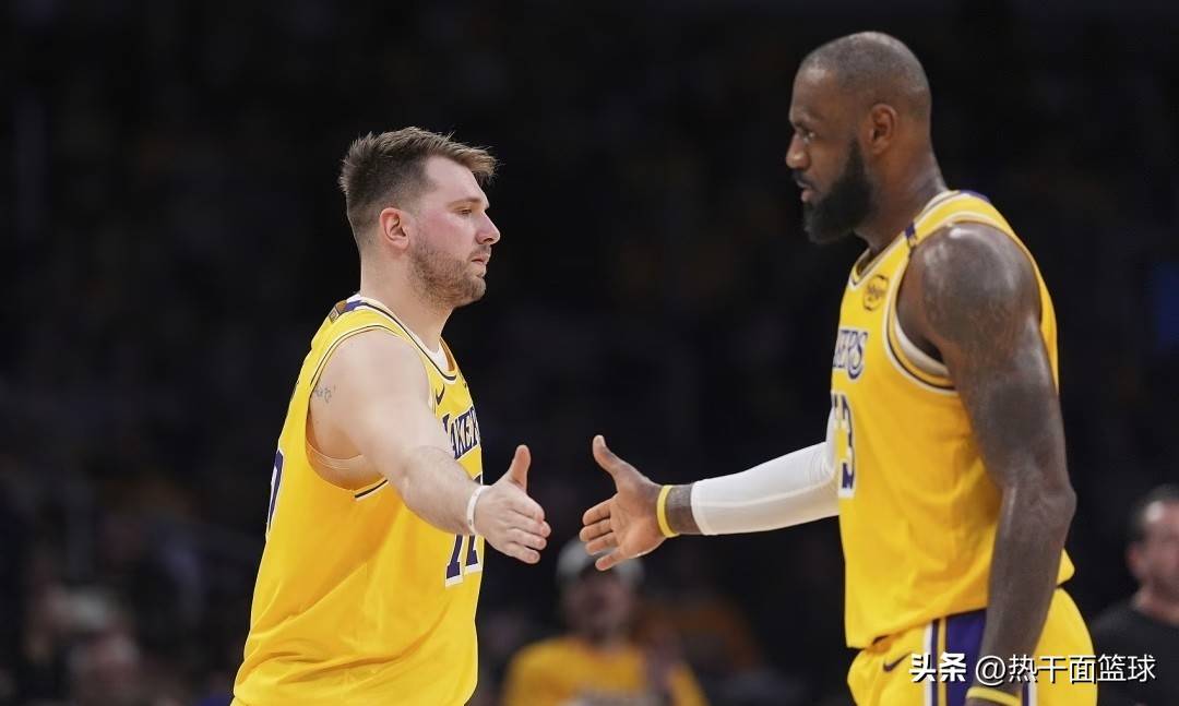 包含转会期洛杉矶湖人备战NBA季后赛，更衣室发声细节曝光，话题不断，赛季目标并未改变的词条